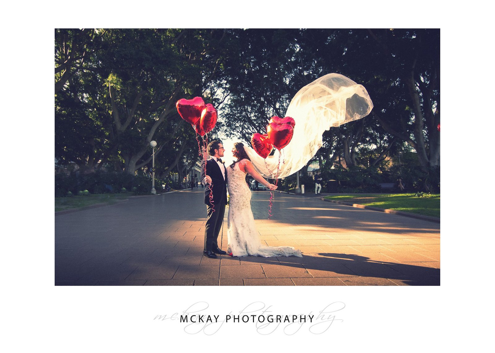 Nicole Luis wedding photo Hyde Park red love balloons