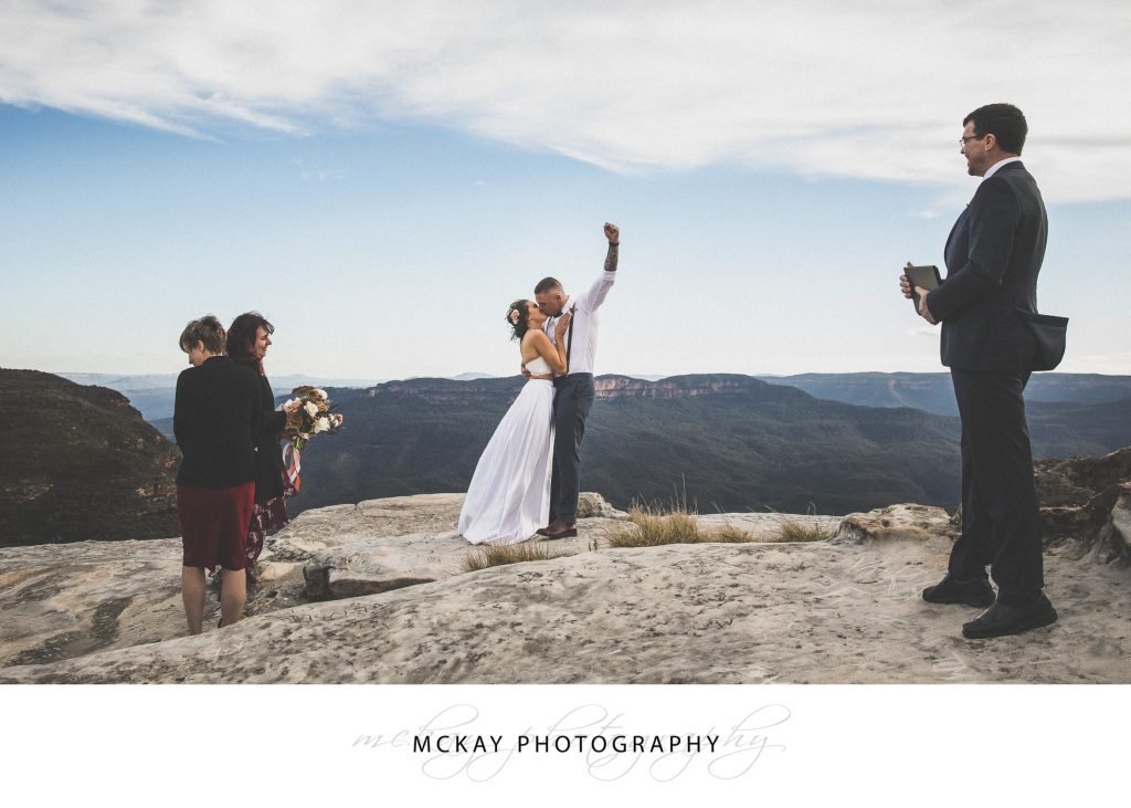 Wedding ceremony Lincoln's Rock Blue Mountains